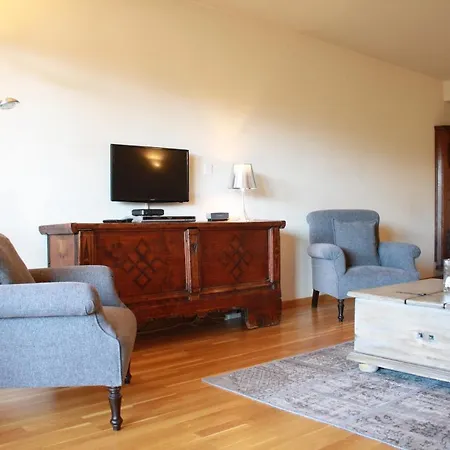 Modern & Central, Ambassadeurs Apartment *
